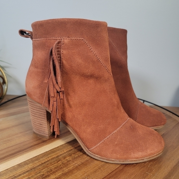 Toms Lunata Brown Cognac Rust suede fringe heel Booties boho western Size 8.5 - Picture 3 of 16